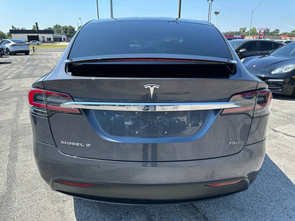 2018 Tesla Model X Image 46
