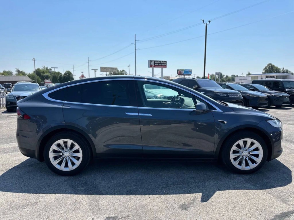 2018 Tesla Model X Image 8