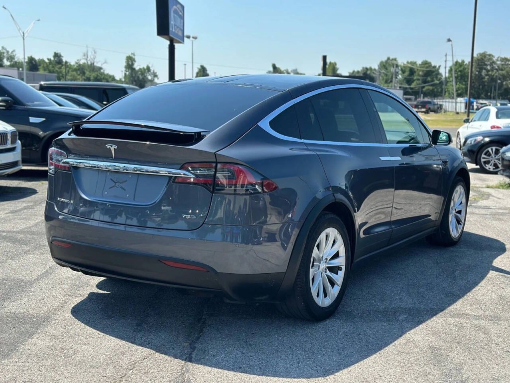 2018 Tesla Model X Image 10