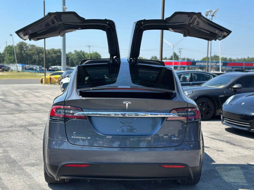 2018 Tesla Model X Image 11