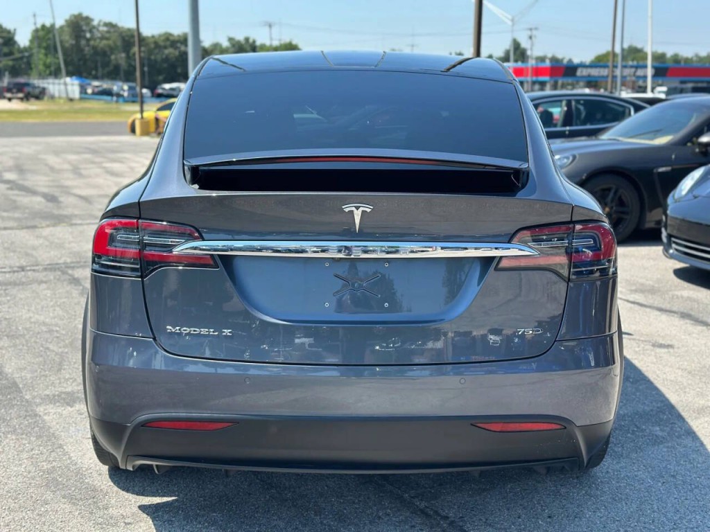 2018 Tesla Model X Image 12