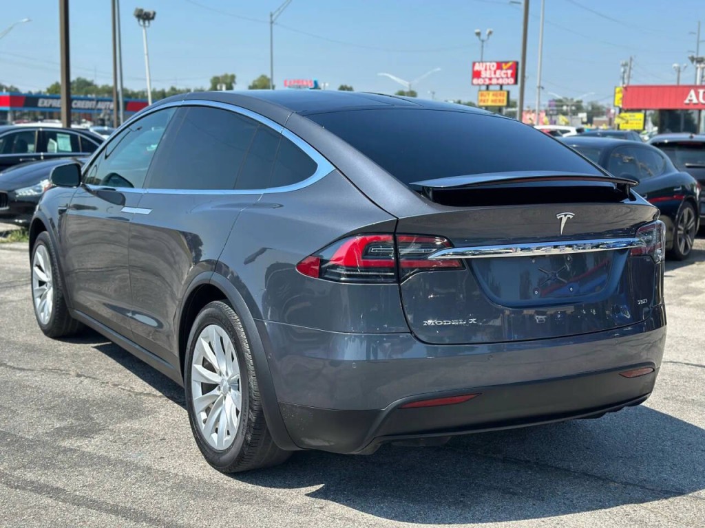 2018 Tesla Model X Image 14