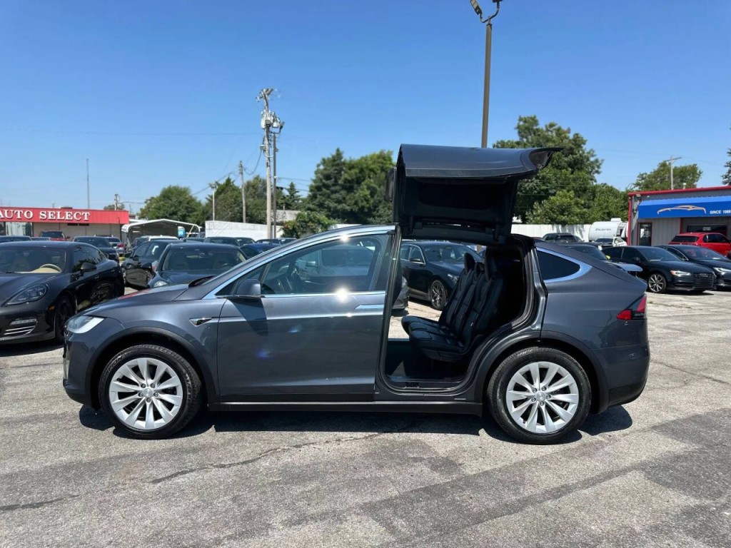 2018 Tesla Model X Image 15