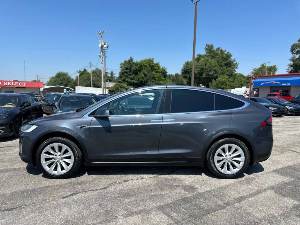 2018 Tesla Model X Image 16