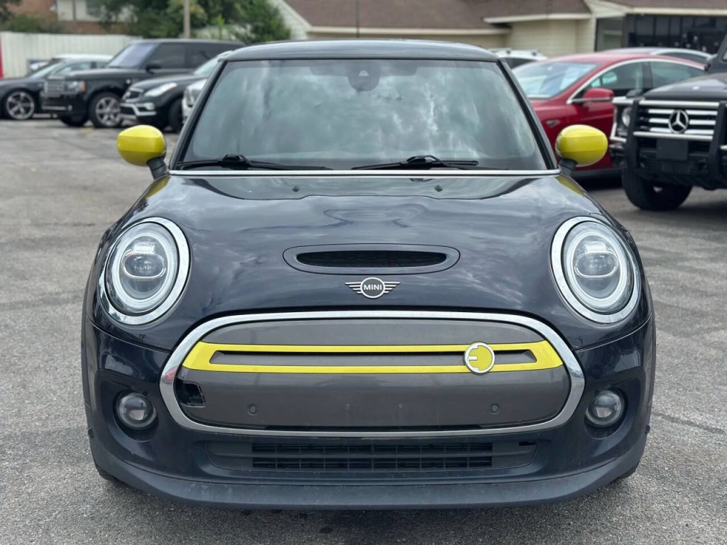 2021 MINI Cooper Image 2