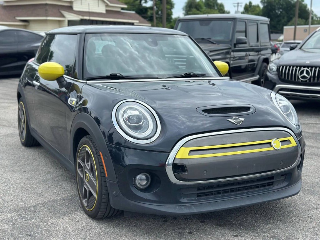 2021 MINI Cooper Image 3