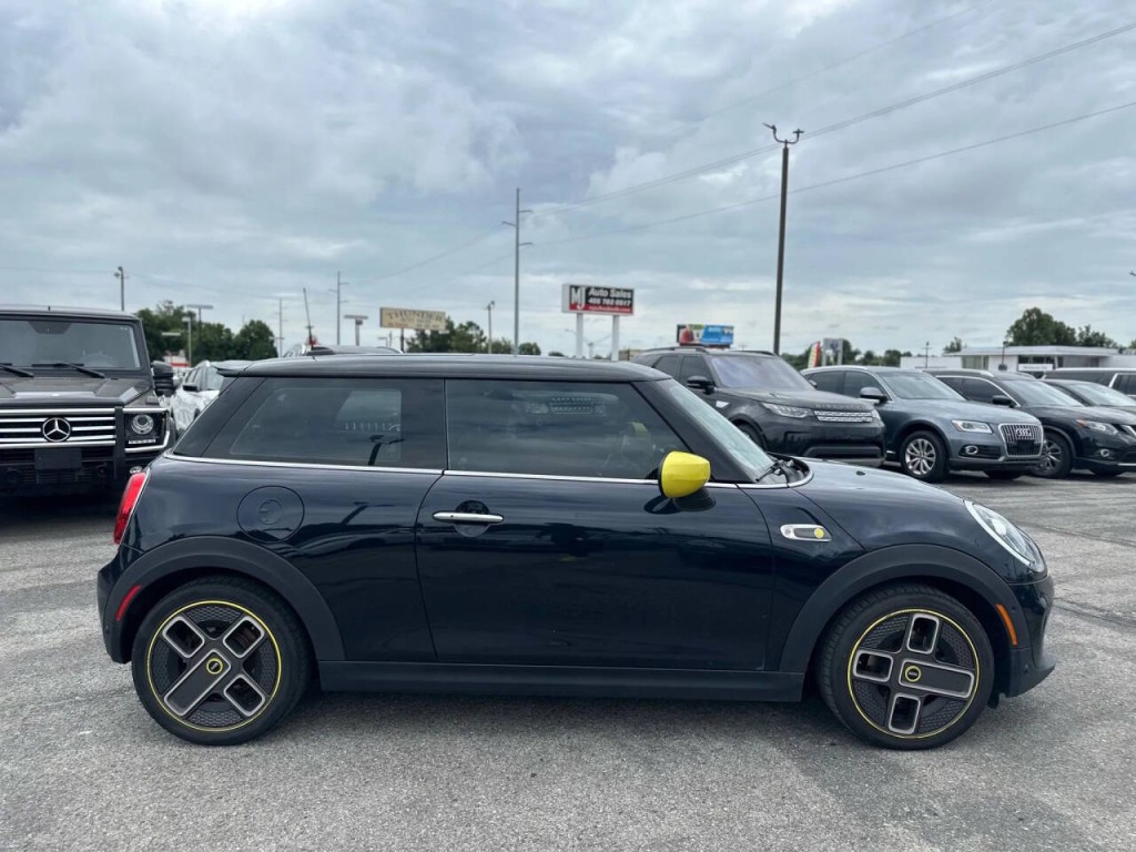 2021 MINI Cooper Image 4