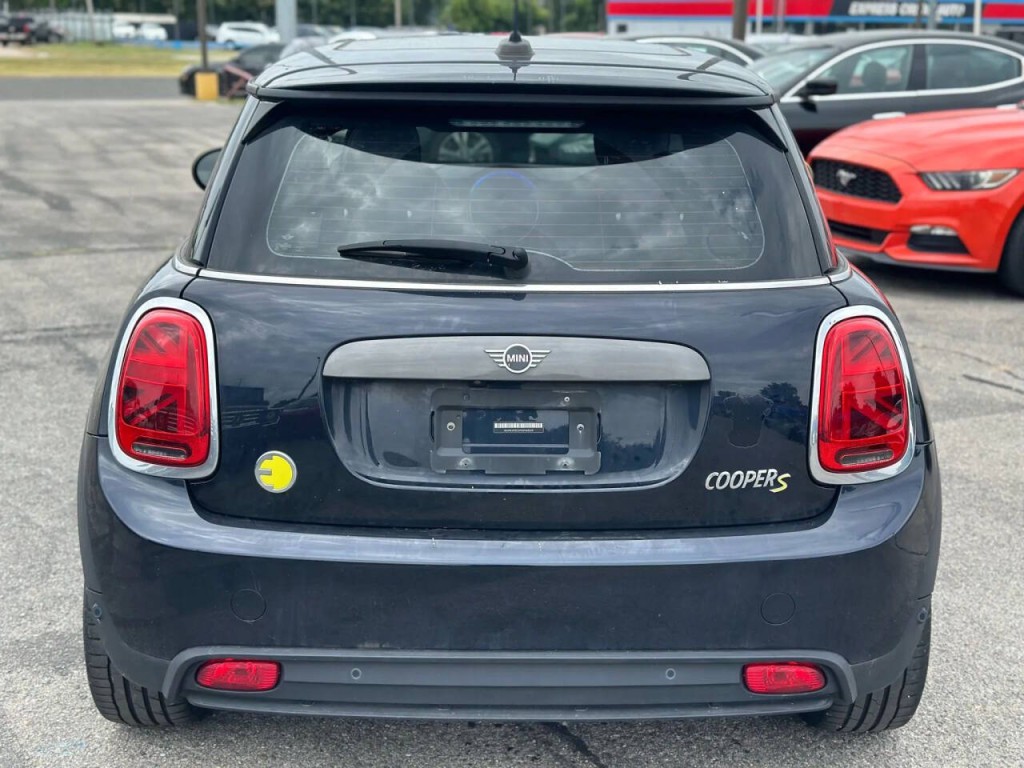 2021 MINI Cooper Image 6