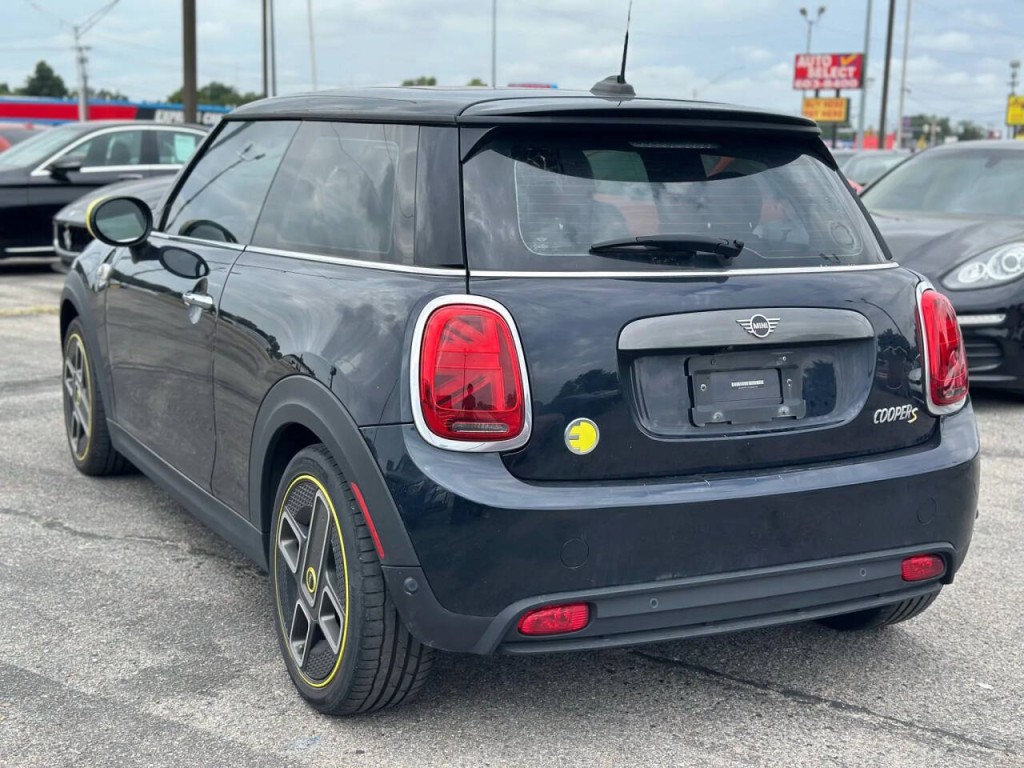2021 MINI Cooper Image 7