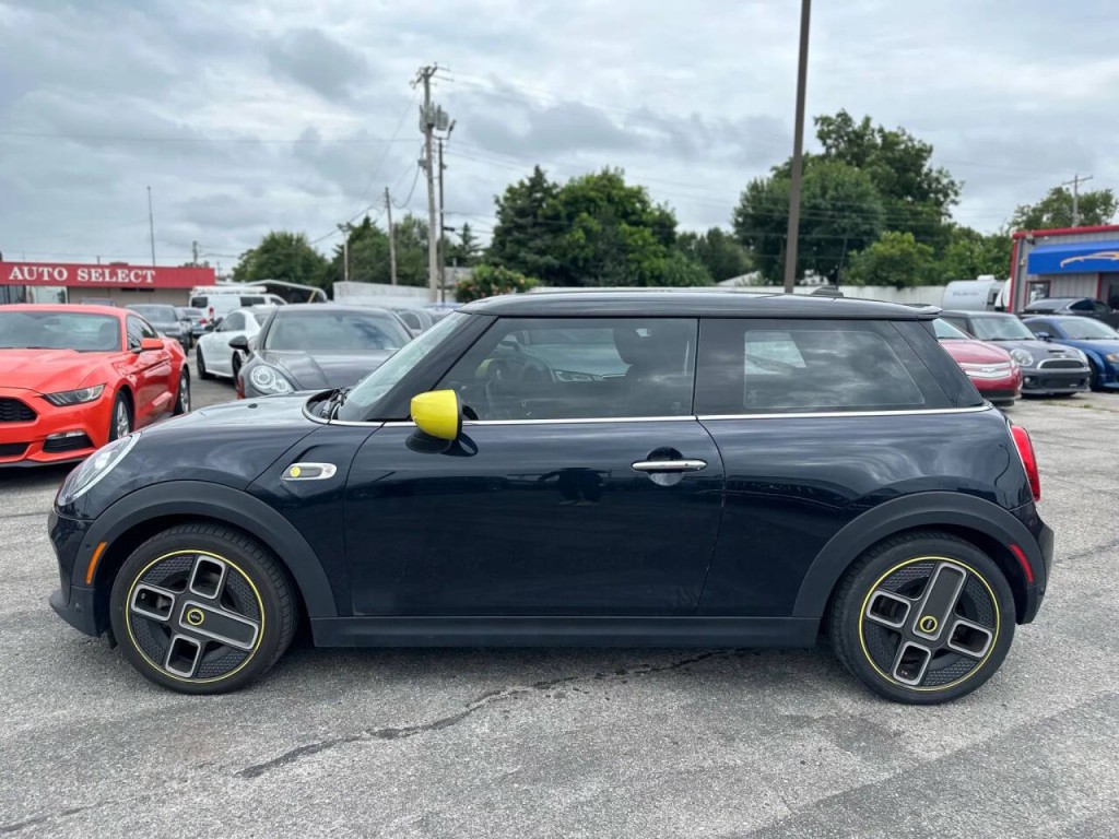 2021 MINI Cooper Image 8