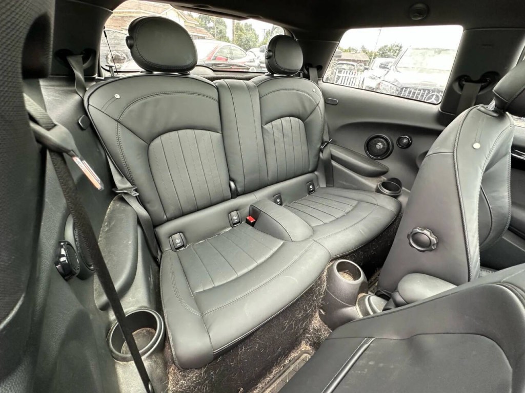 2021 MINI Cooper Image 11