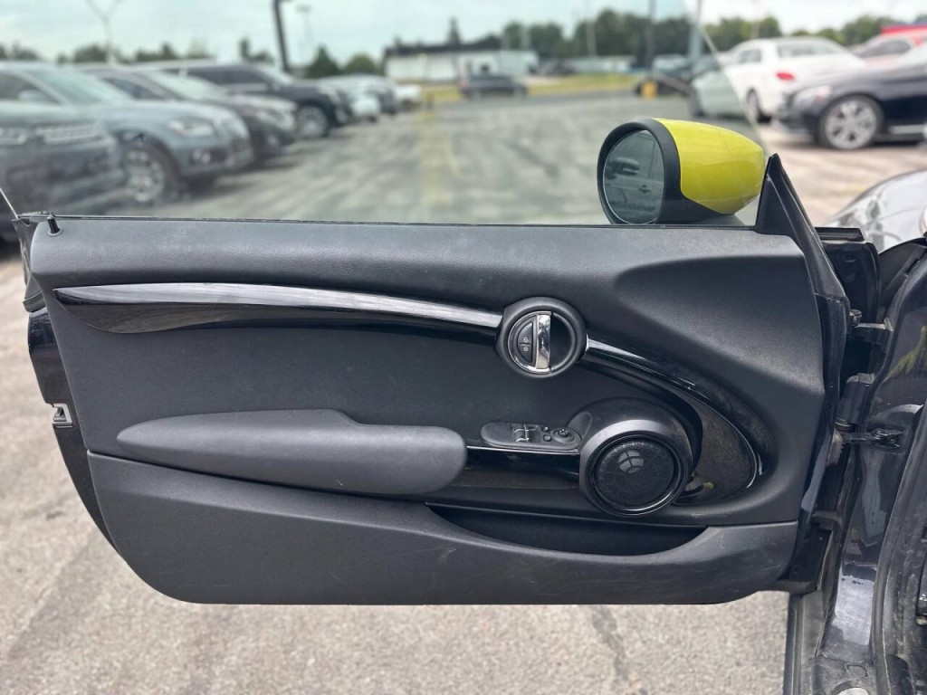 2021 MINI Cooper Image 14