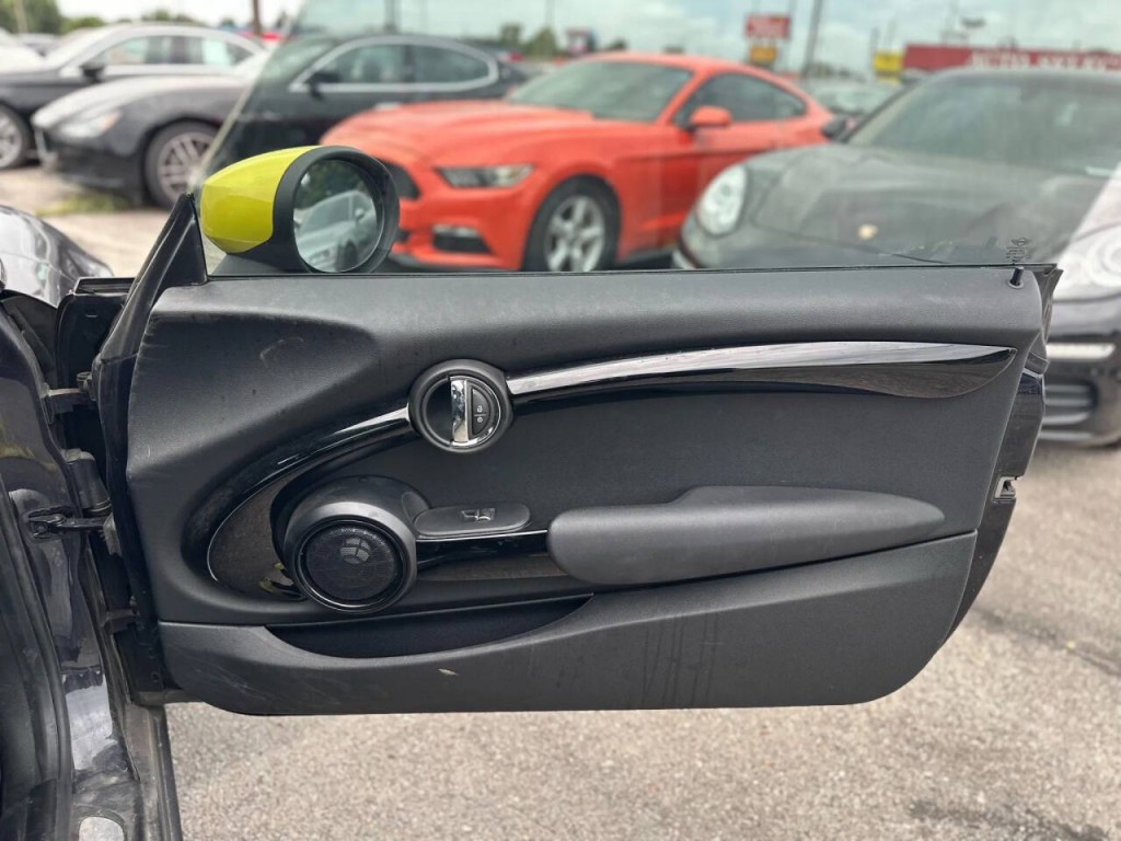 2021 MINI Cooper Image 15