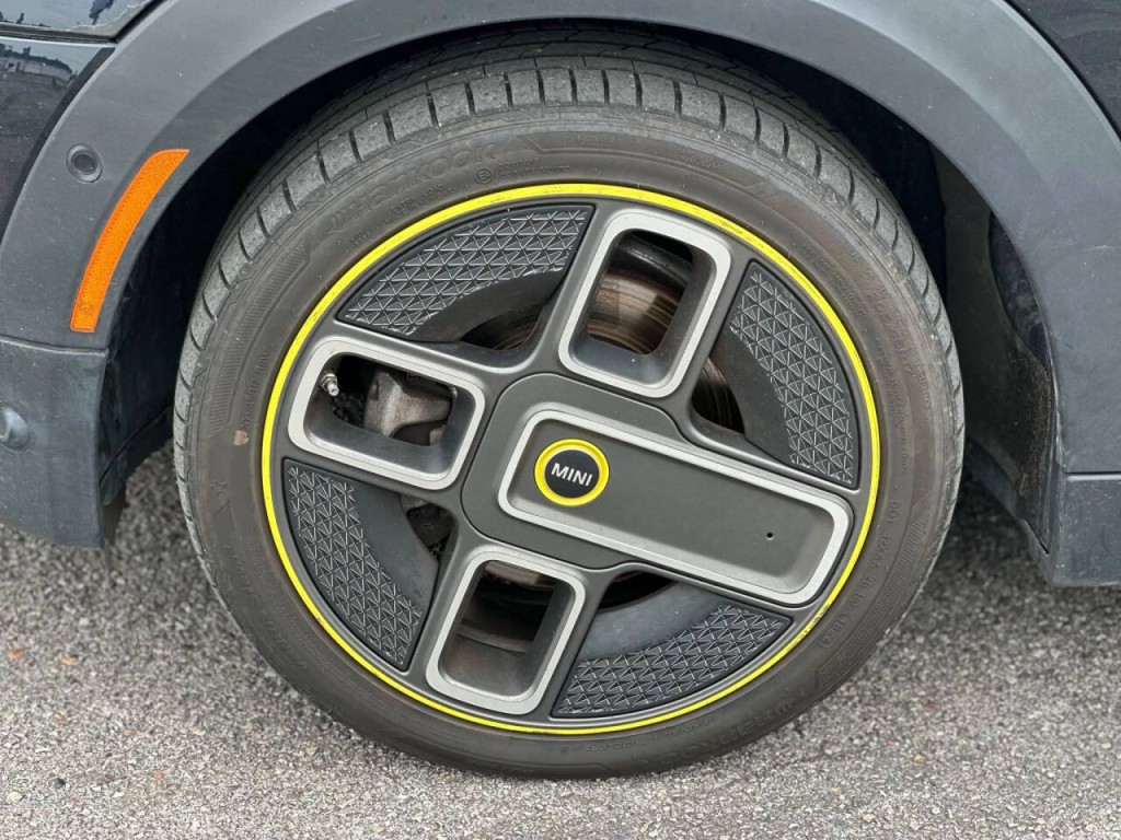2021 MINI Cooper Image 16