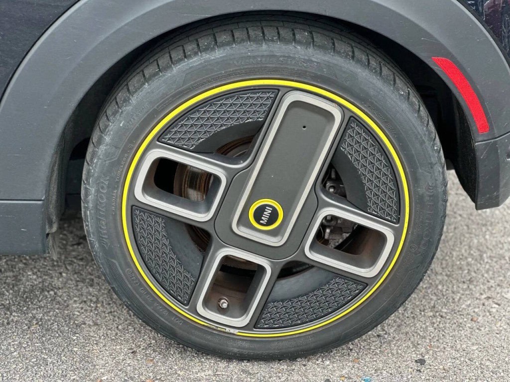 2021 MINI Cooper Image 17
