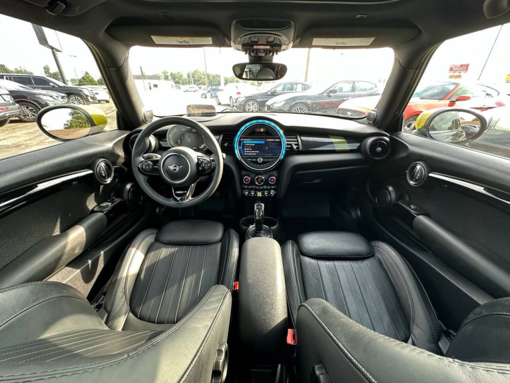 2021 MINI Cooper Image 3