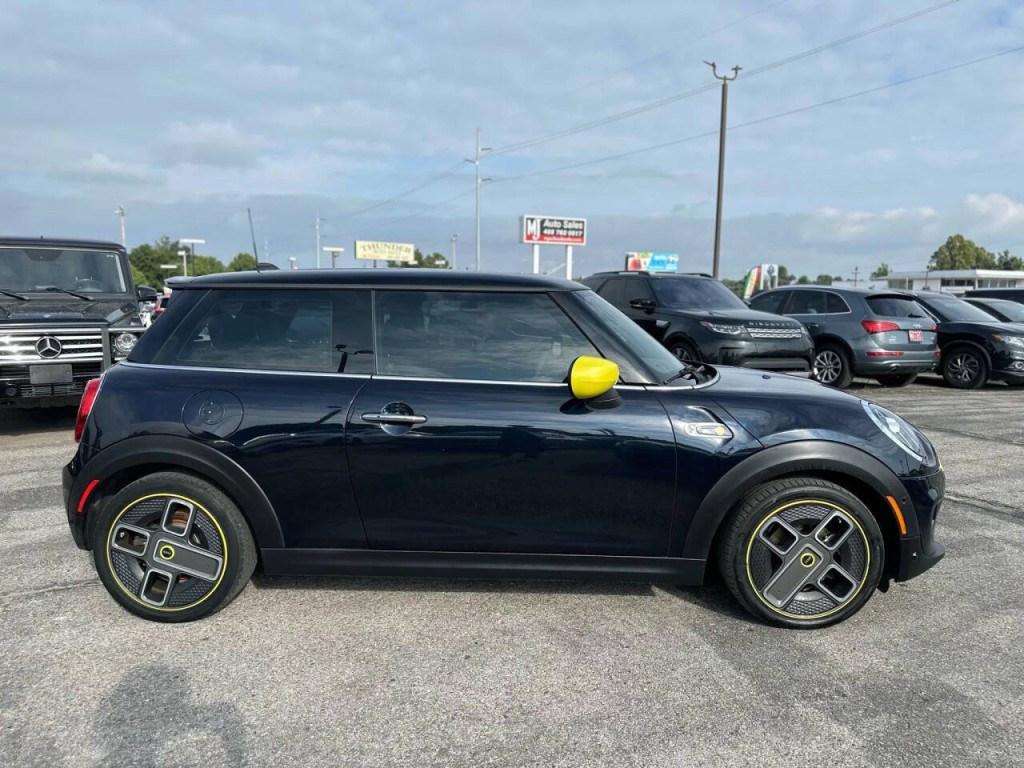 2021 MINI Cooper Image 6