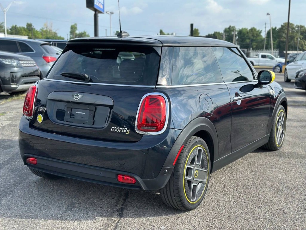 2021 MINI Cooper Image 7
