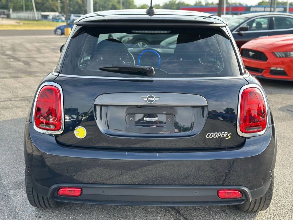 2021 MINI Cooper Image 8
