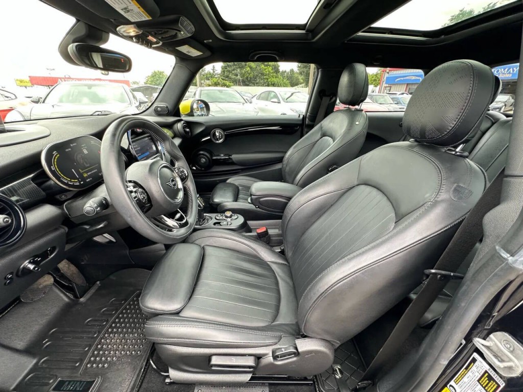 2021 MINI Cooper Image 12