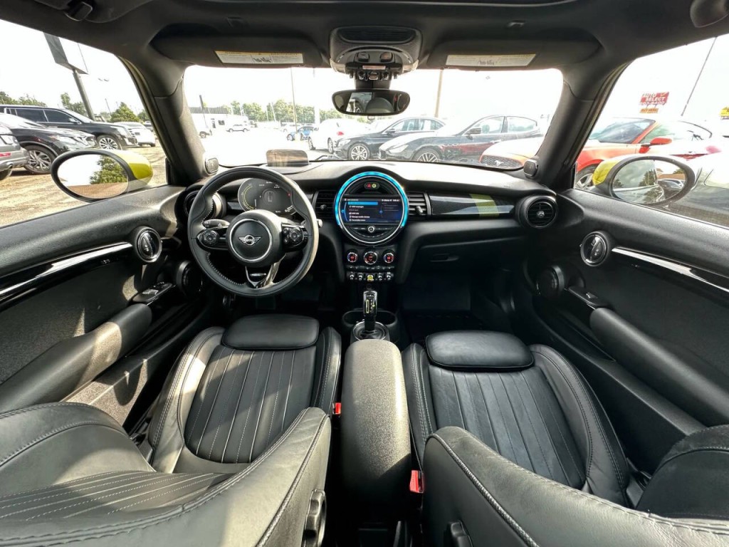 2021 MINI Cooper Image 13