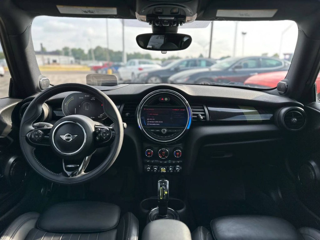 2021 MINI Cooper Image 14