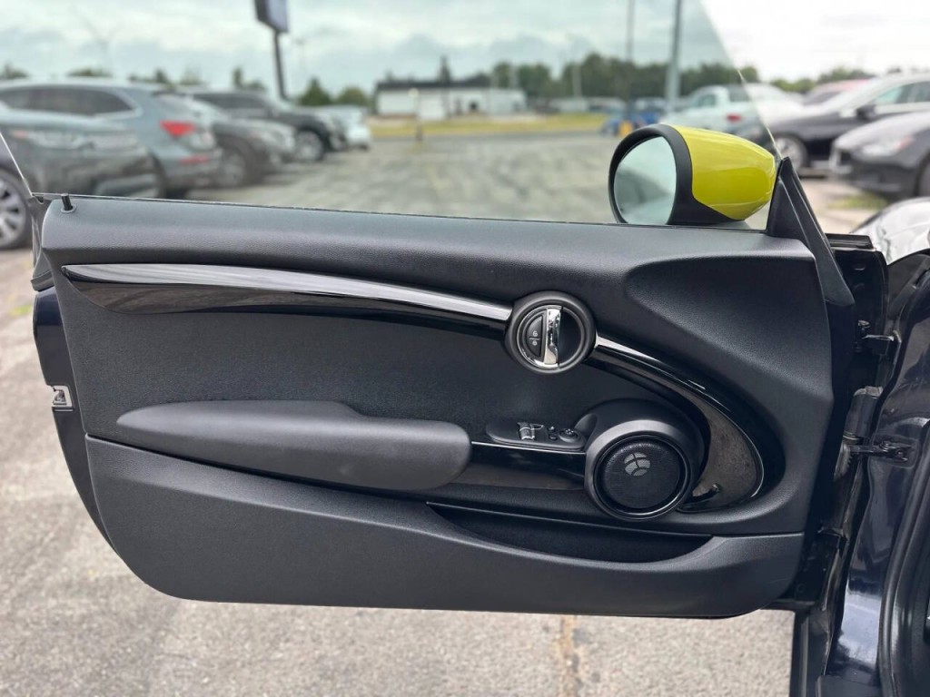 2021 MINI Cooper Image 21