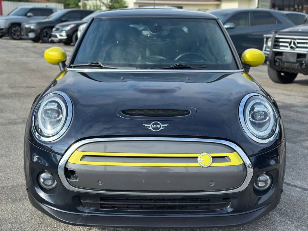 2021 MINI Cooper Image 3