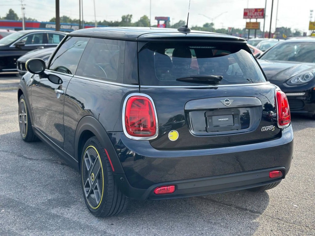 2021 MINI Cooper Image 8