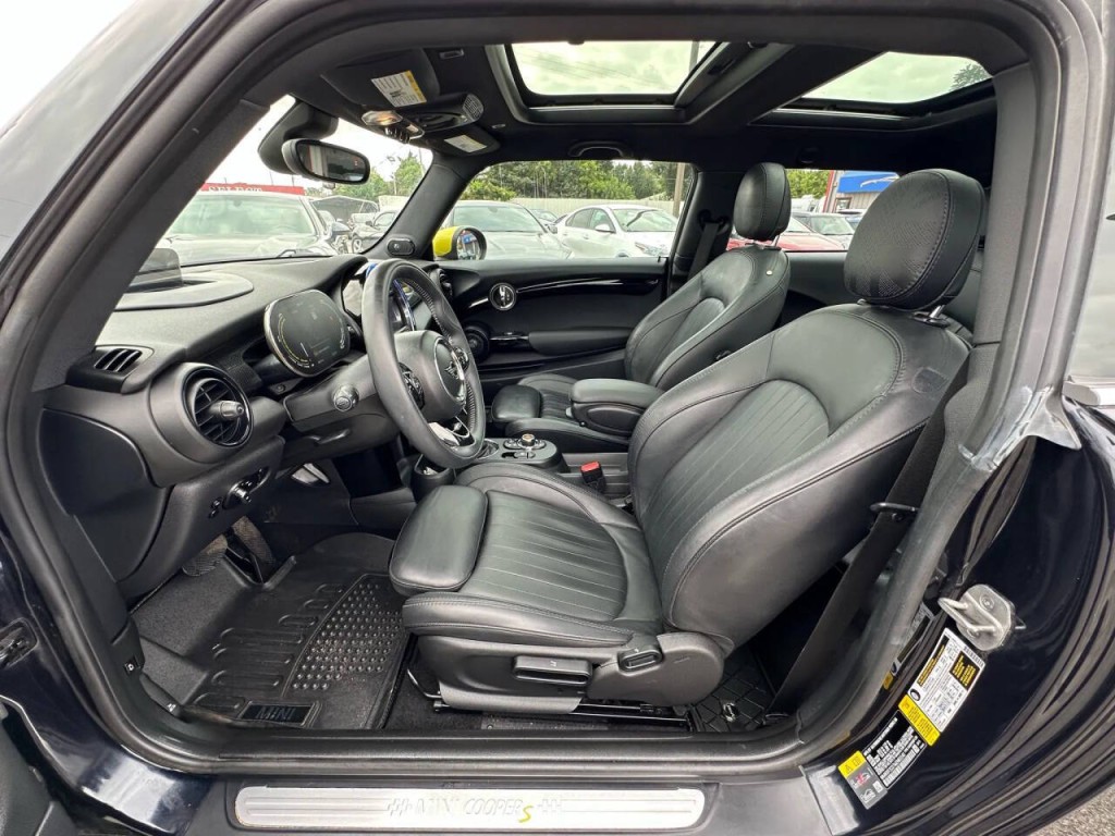 2021 MINI Cooper Image 10