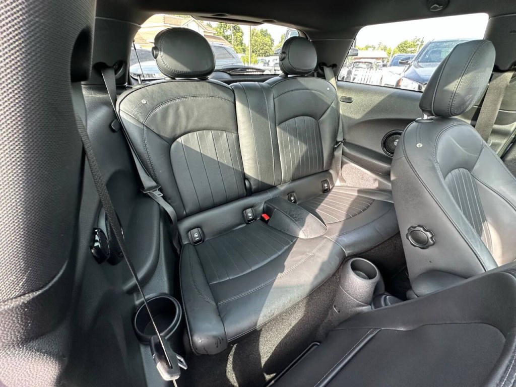 2021 MINI Cooper Image 16