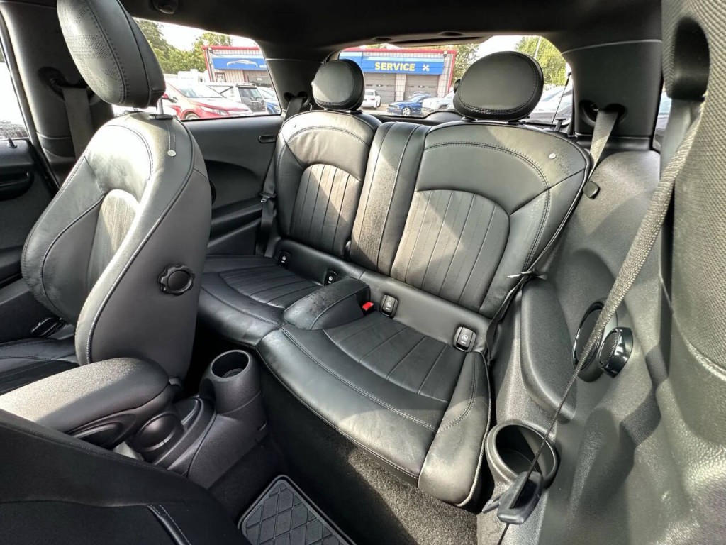 2021 MINI Cooper Image 17