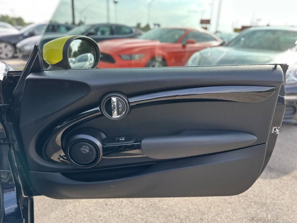 2021 MINI Cooper Image 21