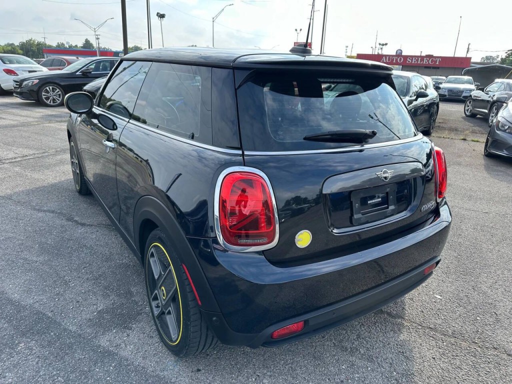 2021 MINI Cooper Image 32