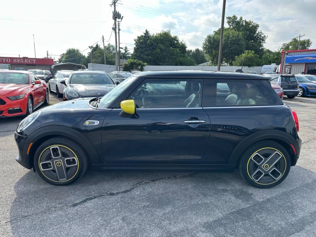 2021 MINI Cooper Image 33