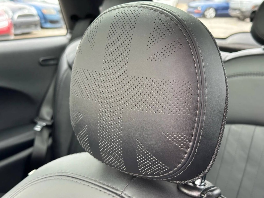 2021 MINI Cooper Image 37