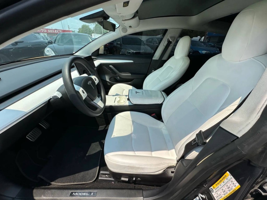 2022 Tesla Model 3 Image 9