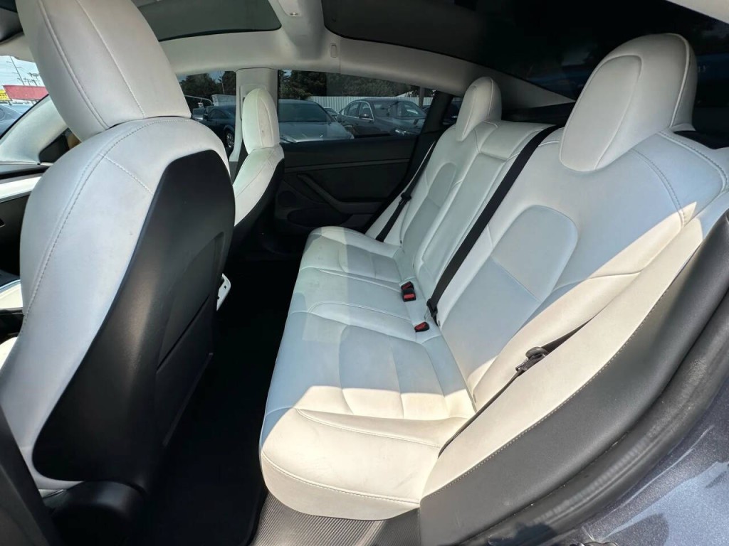 2022 Tesla Model 3 Image 15