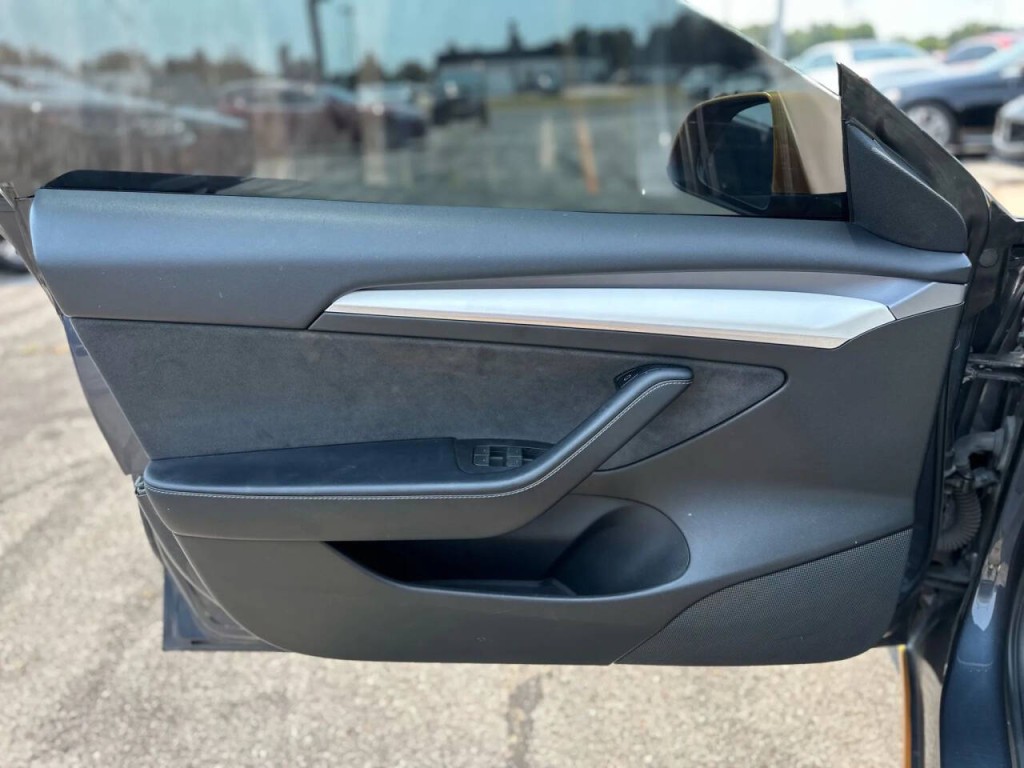 2022 Tesla Model 3 Image 18