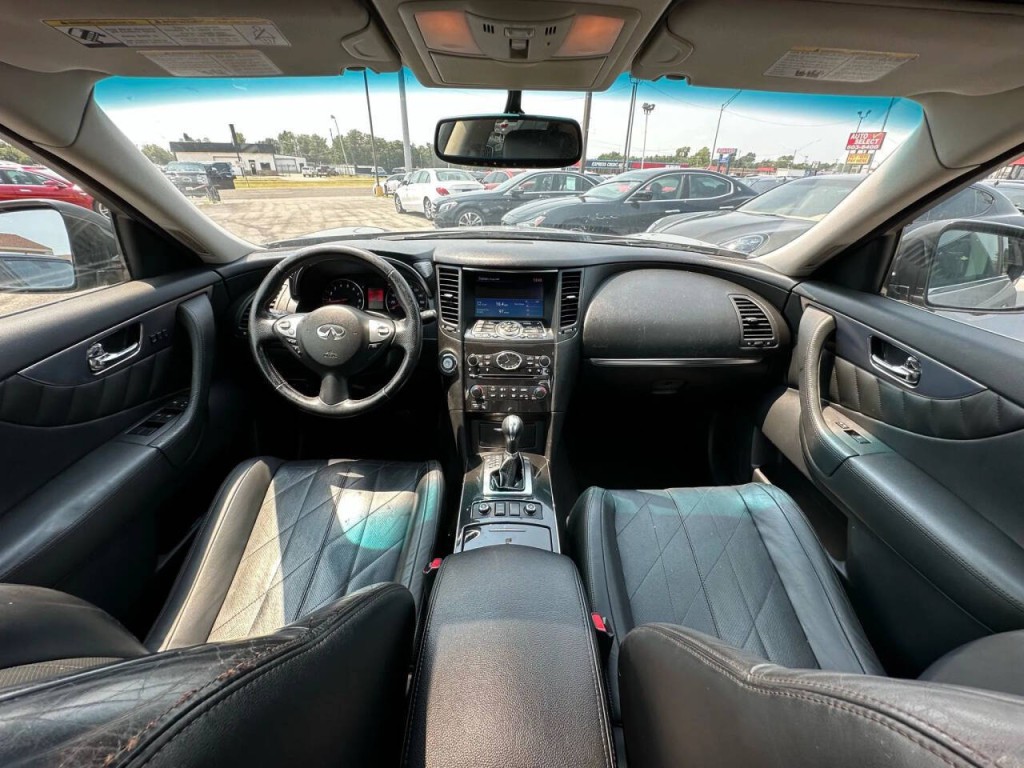 2011 INFINITI FX35 Image 2