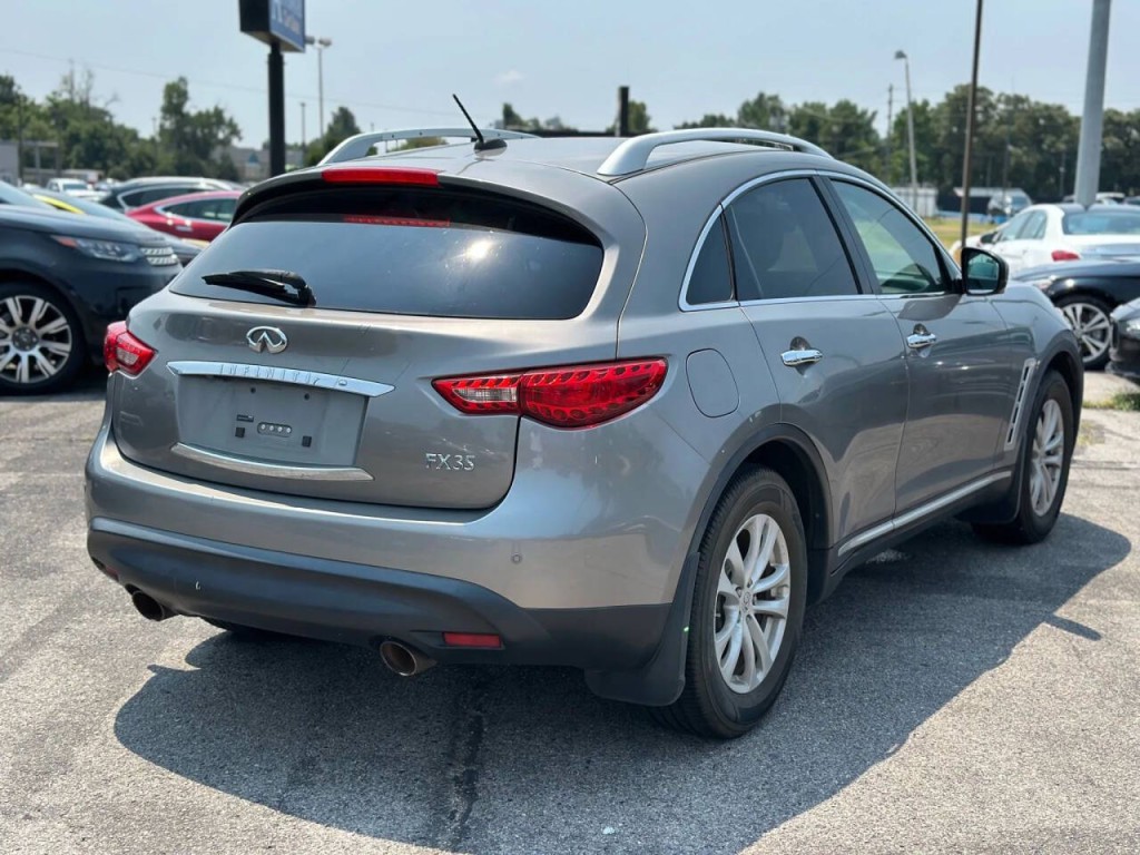 2011 INFINITI FX35 Image 6