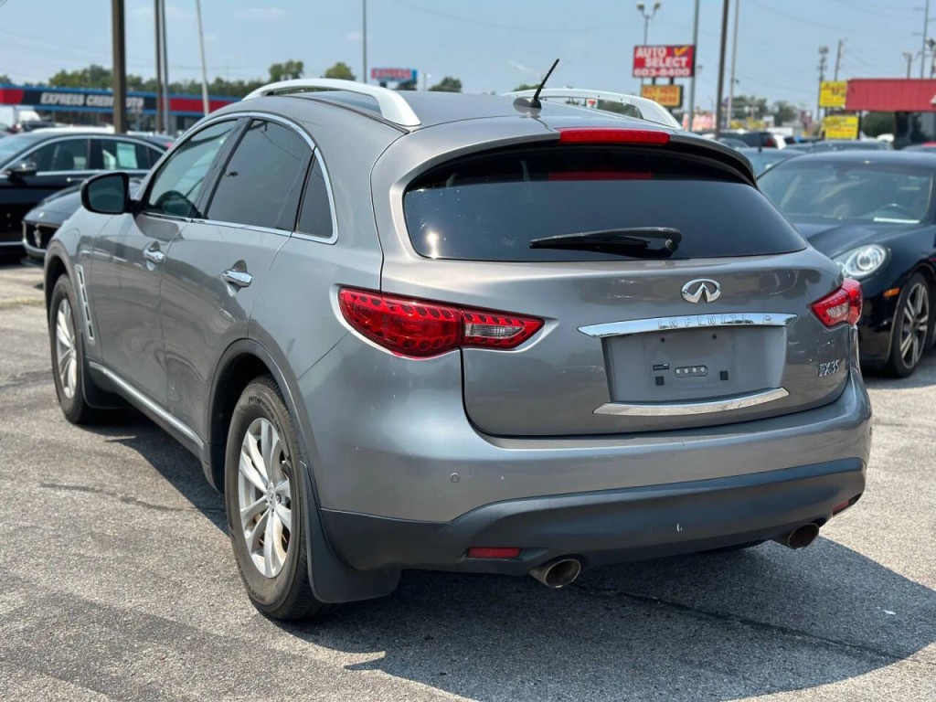 2011 INFINITI FX35 Image 8