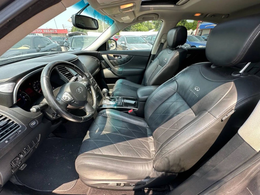 2011 INFINITI FX35 Image 10