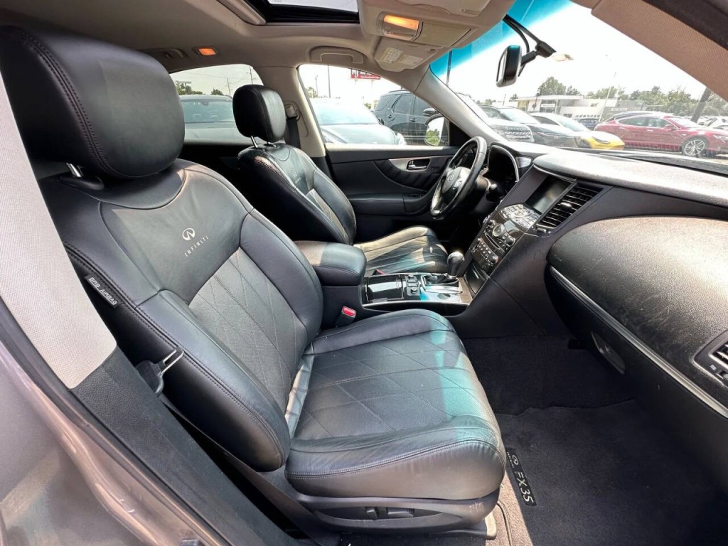 2011 INFINITI FX35 Image 13