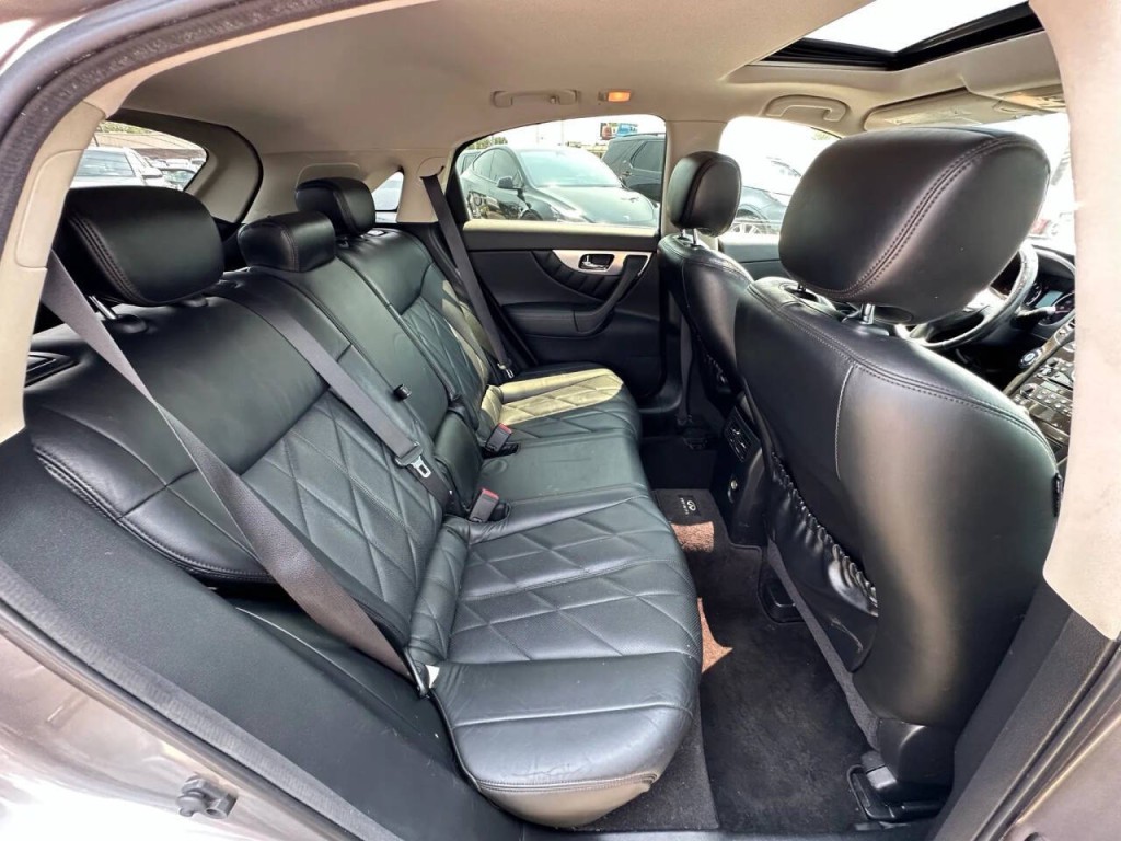 2011 INFINITI FX35 Image 14