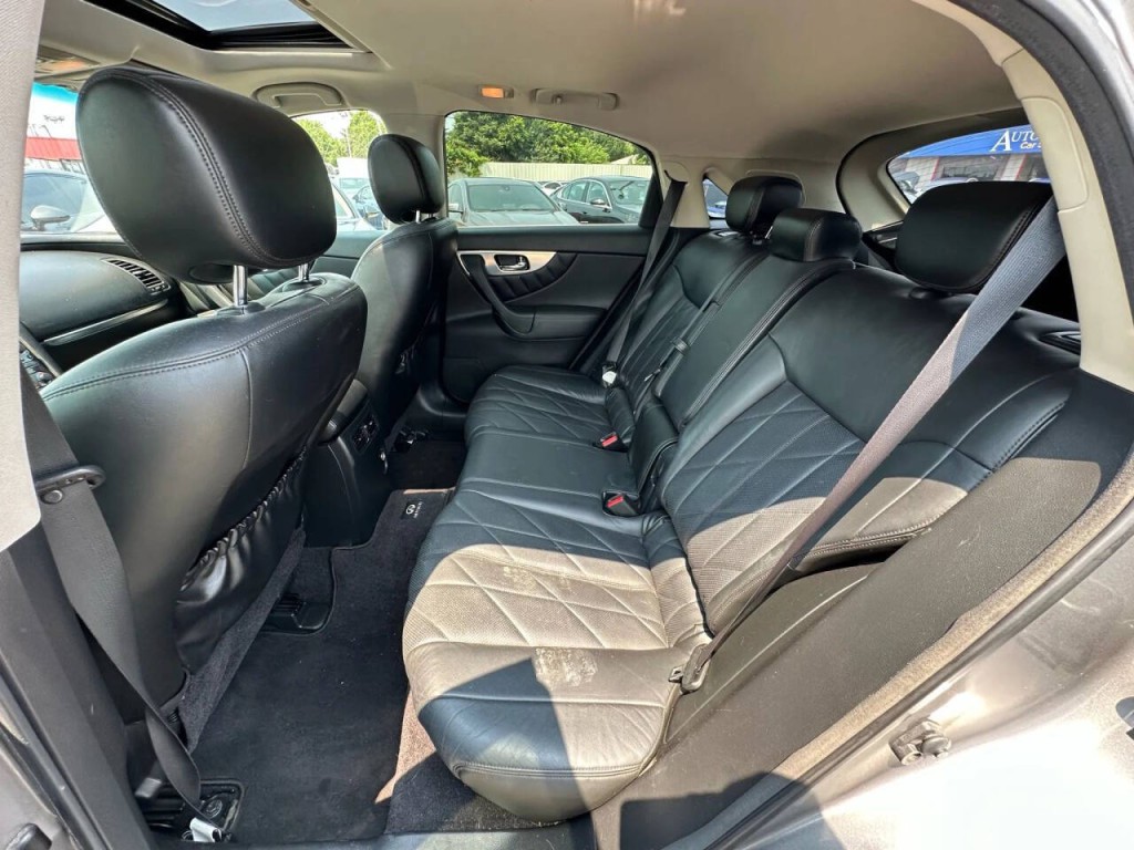 2011 INFINITI FX35 Image 17