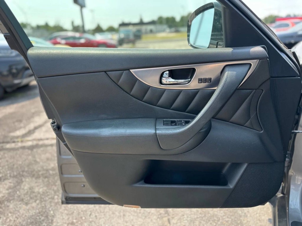 2011 INFINITI FX35 Image 18