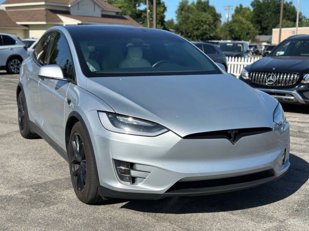 2017 Tesla Model X Image 6