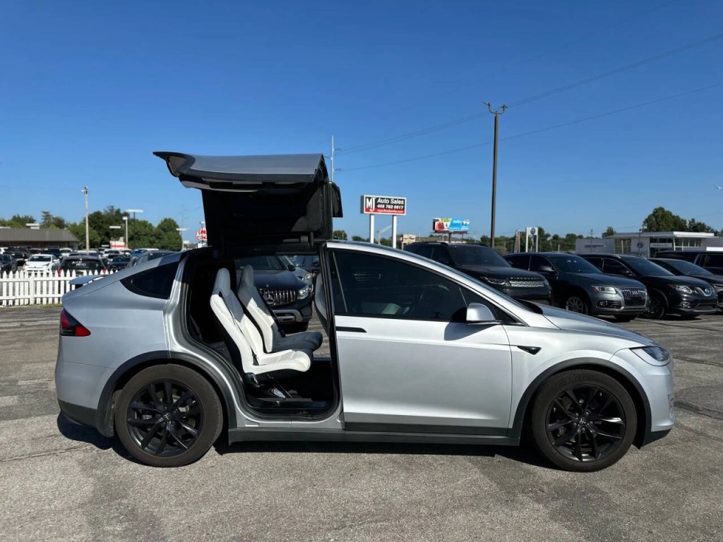 2017 Tesla Model X Image 7