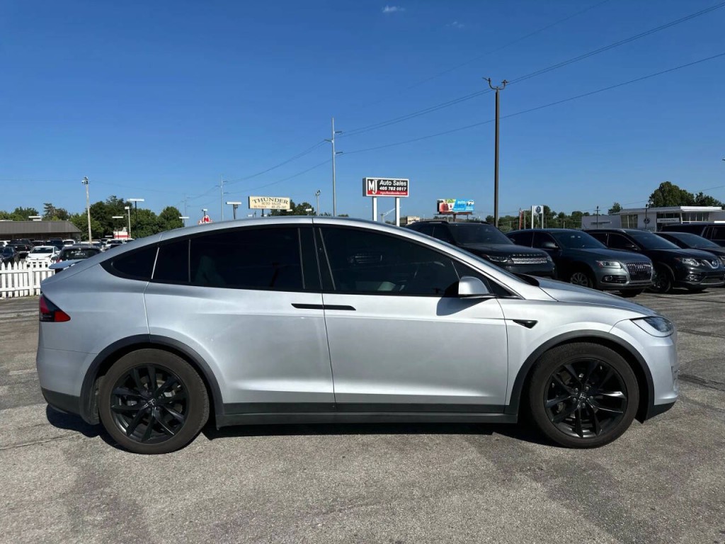2017 Tesla Model X Image 8